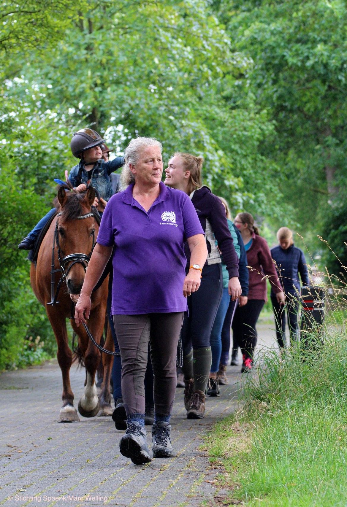 onder begeleiding van ervaren instructeurs konden alle kinderen kennismaken met de paardensport